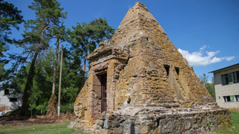 Піраміда, таємне кохання Шевченка та червона Мата Харі і віцепрем'єр Британії. Чому потрібно побувати в Березовій Рудці на Полтавщині