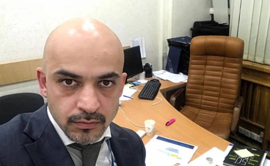 Найем о своих полмиллиона в декабре: Либо вор и откаты, либо хорошая зарплата