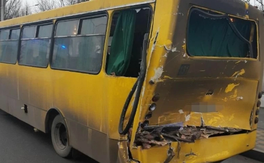 В Киеве фура протаранила маршрутку, 11 человек в больнице