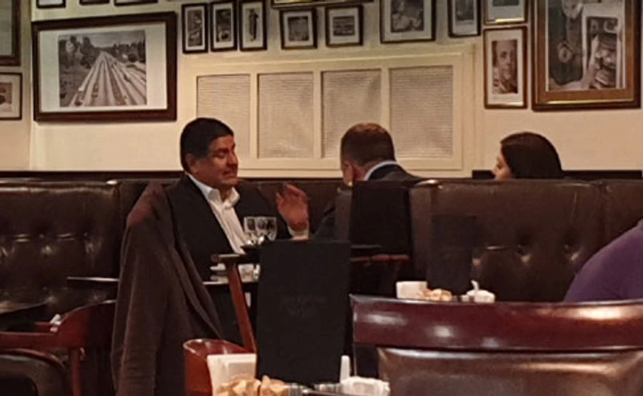 Помічник Зеленського зустрічався у Києві з ексрадником Трампа