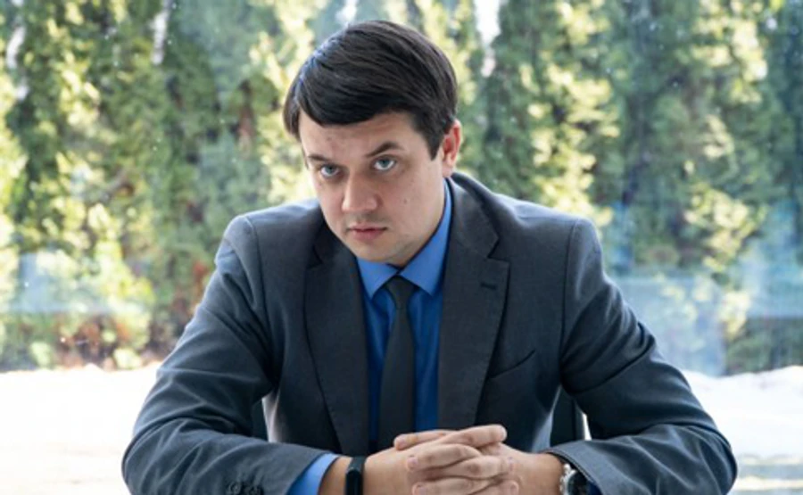 Слуга народу не хоче поступитись керівництвом комітету навіть генералу Забродському