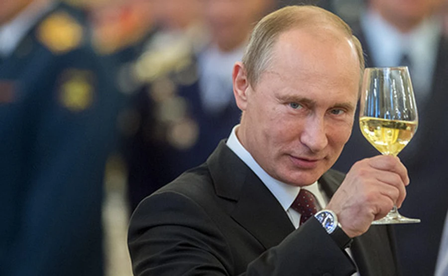 Путін показав фейкове відео навіть у фільмі про себе