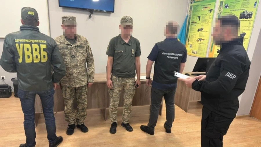 Випустили за кордон 80 ухилянтів: ДБР затримало 5 прикордонників