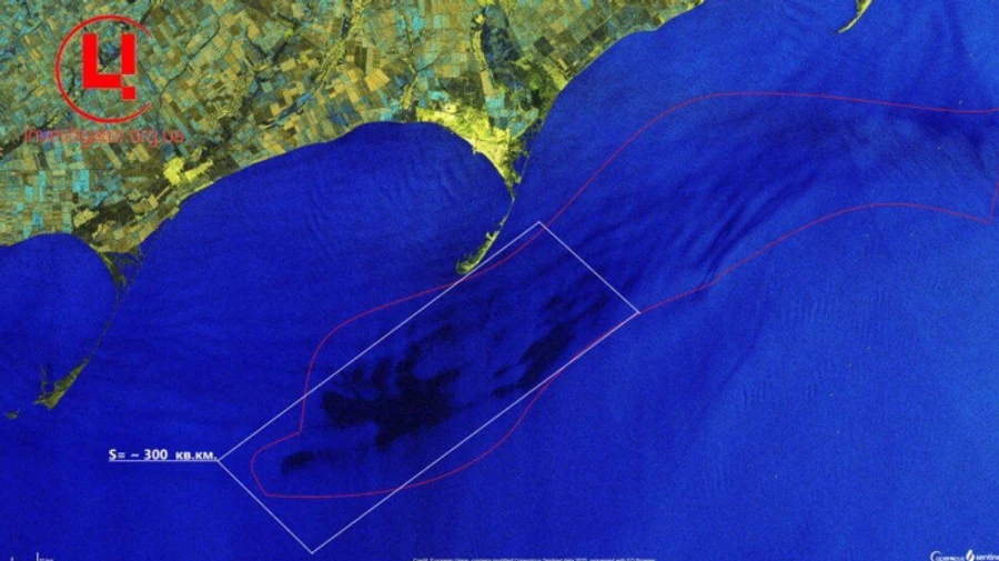 Fuel oil from Russian tankers reaches Azov Sea shores, Mariupol City Council reports