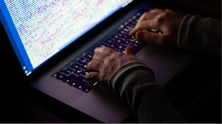 У Франції колишній учитель потрапив у ШІ-пастку для педофілів, спілкуючись із 14-річною дівчиною