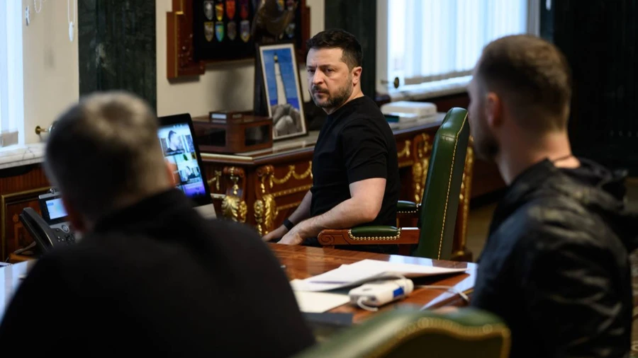 Зеленський: Однією з касетних балістик РФ ударила між Лаврою і монастирем у Києві