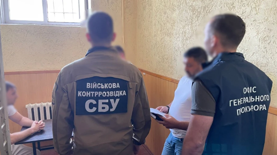 Некачественные броники и зимняя форма: бывшие топ-чиновники МОУ получили подозрение от СБУ