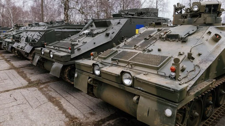 Каждый из нас – оружейный барон. Как украинские волонтеры скупают бронетехнику по всей Британии