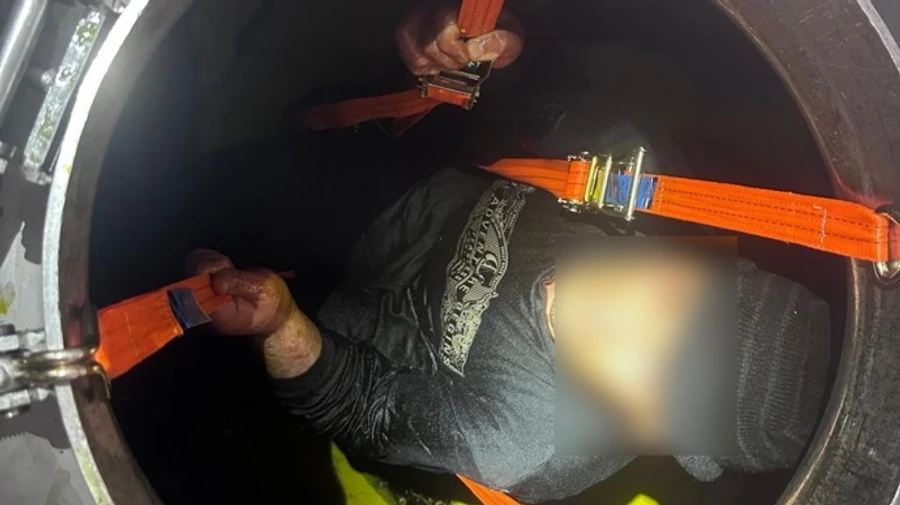 По груди в олії, підвішений у цистерні: ДПСУ затримала чоловіка, що намагався потрапити у Молдову