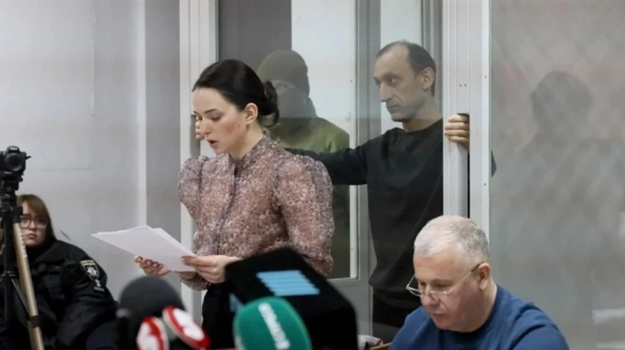 Суды вернули экс-разведчику Червинскому загранпаспорт и сняли с него браслет – адвокат