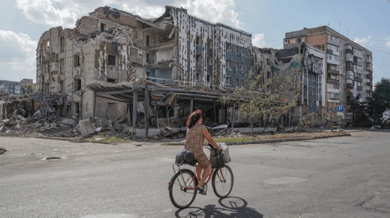 Експеримент тріщить, навіть не почавшись? Як уряд збирається будувати житло для ВПО