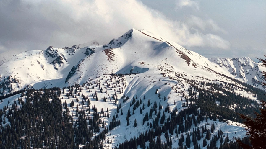 У високогір’ї Карпат рятувальники не можуть евакуювати травмованого іноземця
