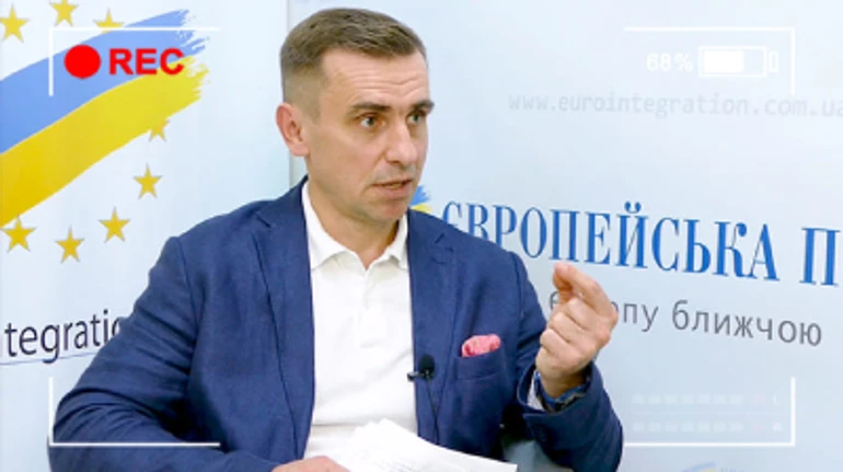 Отказ от ассоциации с ЕС, санкции на коленях у Меркель и путь в НАТО: воспоминания советника Порошенко