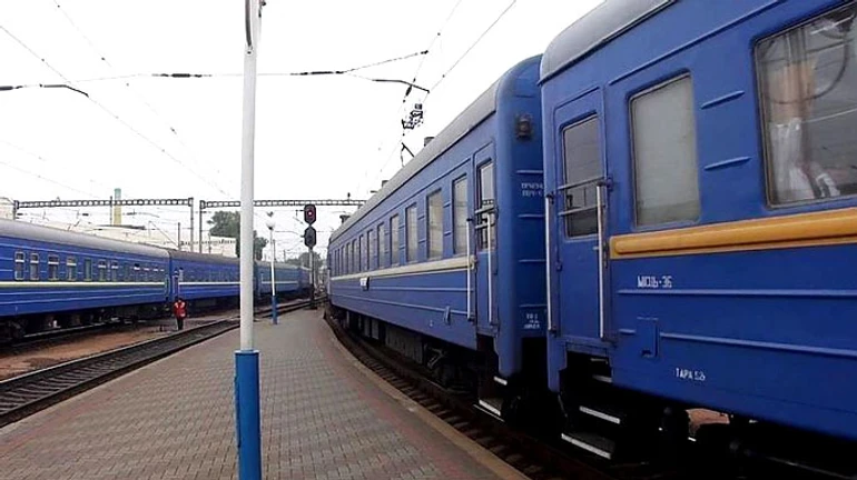 Під Києвом поїзд зійшов з рейок, пасажирські рейси затримуються