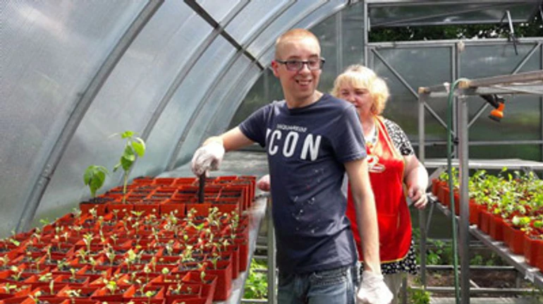 Как работают единственные в Украине инклюзивные теплицы