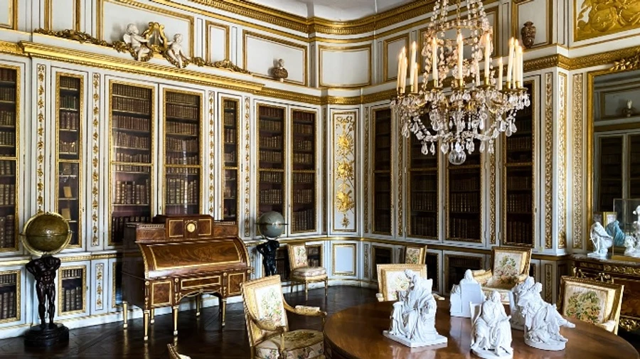 Версальський палац заговорив українською