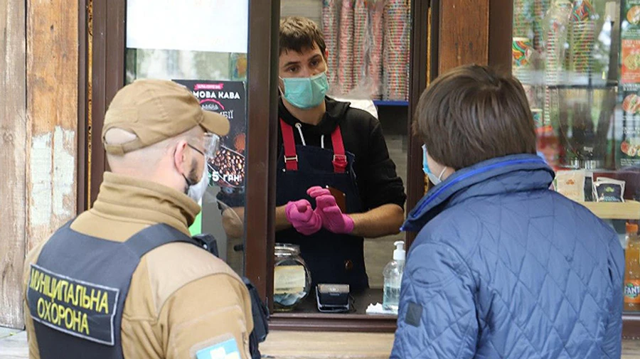 Дві третини українців не вірять, що карантин вихідного дня допоможе