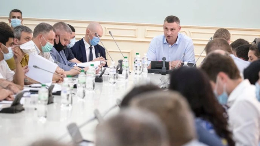 Кличко обурився забудовником, що втратив розум, і нахабством Аркади