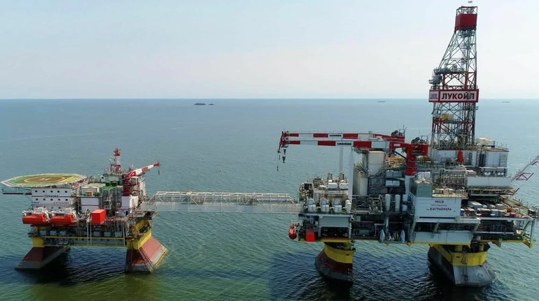 Украинские дроны ударили по нефтедобывающей платформе РФ в Каспийском море: уже третья за последние недели