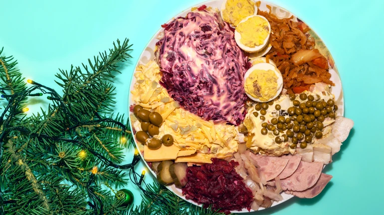 Як довго можна зберігати салати після застілля та які з них псуються найшвидше? Пояснення нутриціологині