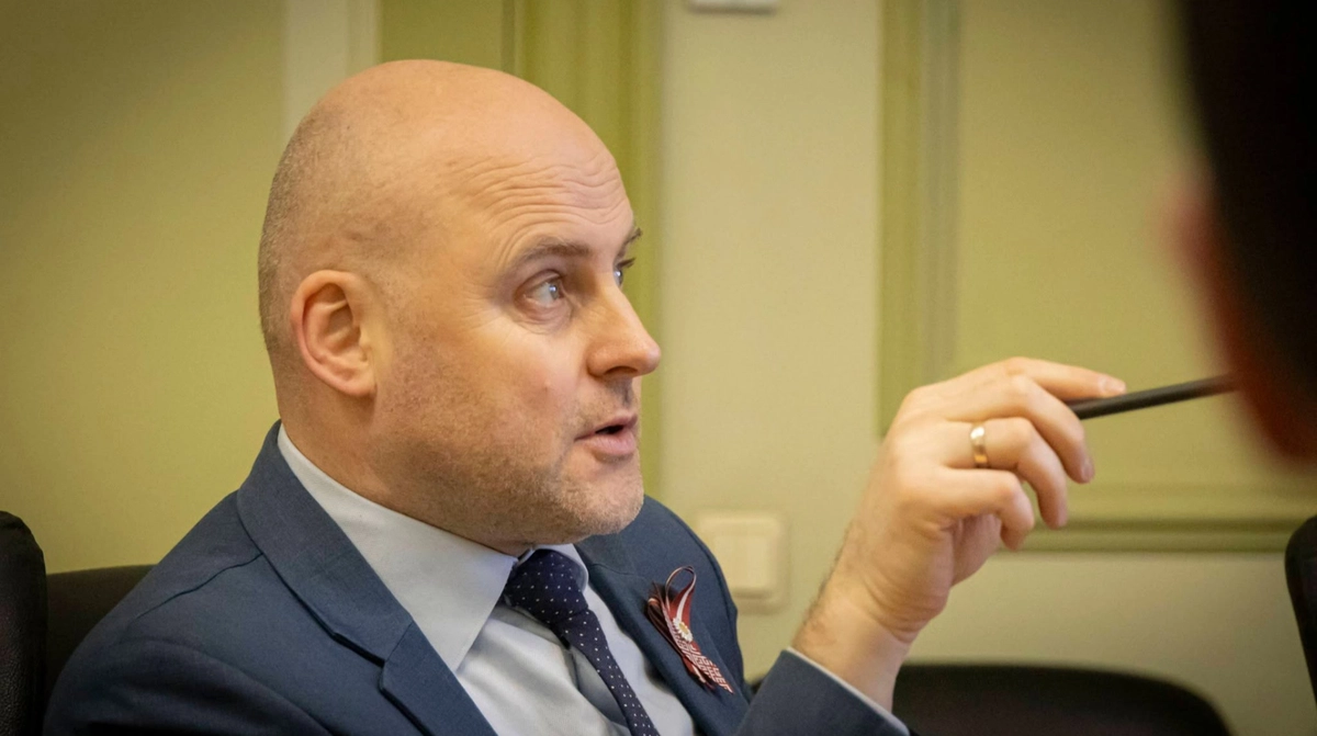 Прем’єр Латвії розкритикував відмову від заборони на в’їзд для російських військових