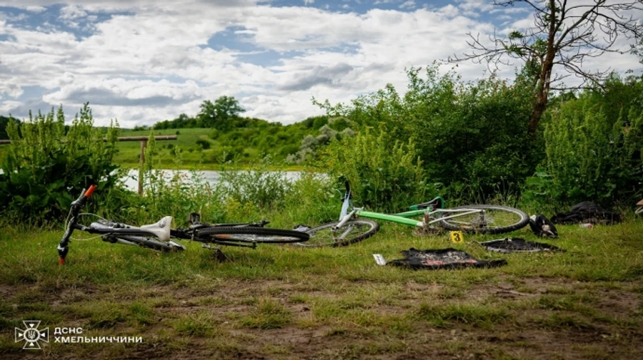 У ставку на Хмельниччині потонули двоє підлітків 