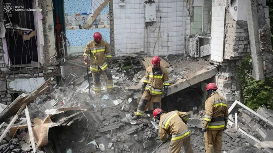 Woman's body recovered from under rubble after Russian drone strike on apartment block in Mykolaiv