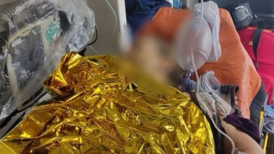 Россияне обстреляли город на Сумщине: раненая женщина умерла в скорой