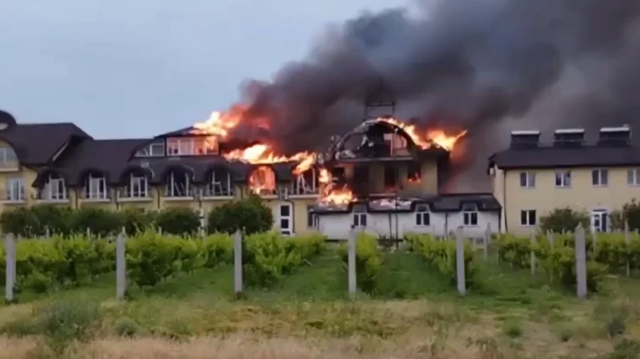 Satellite images of result of strikes on Russian bases near Henichesk published