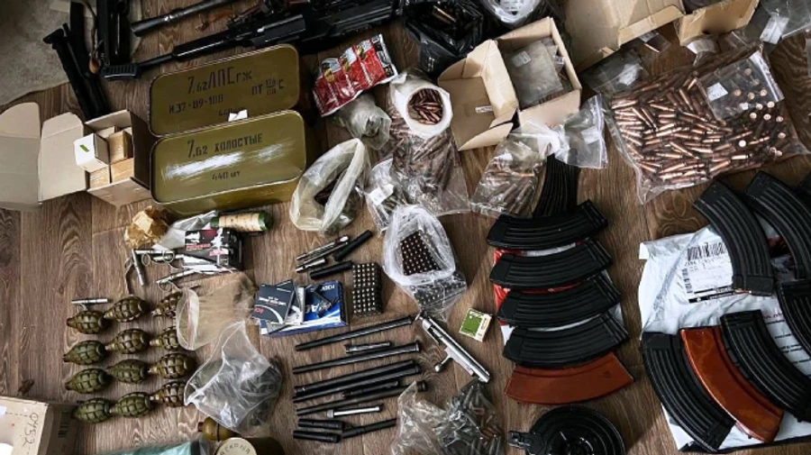 Отец с сыном продавали оружие через Интернет по всей Украине – полиция 