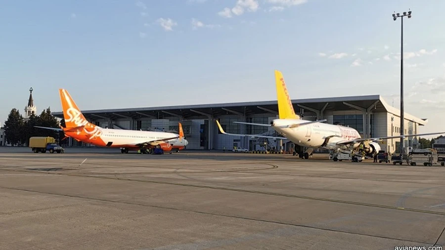 Тимчасово закрили аеропорти Харкова, Дніпра і Запоріжжя