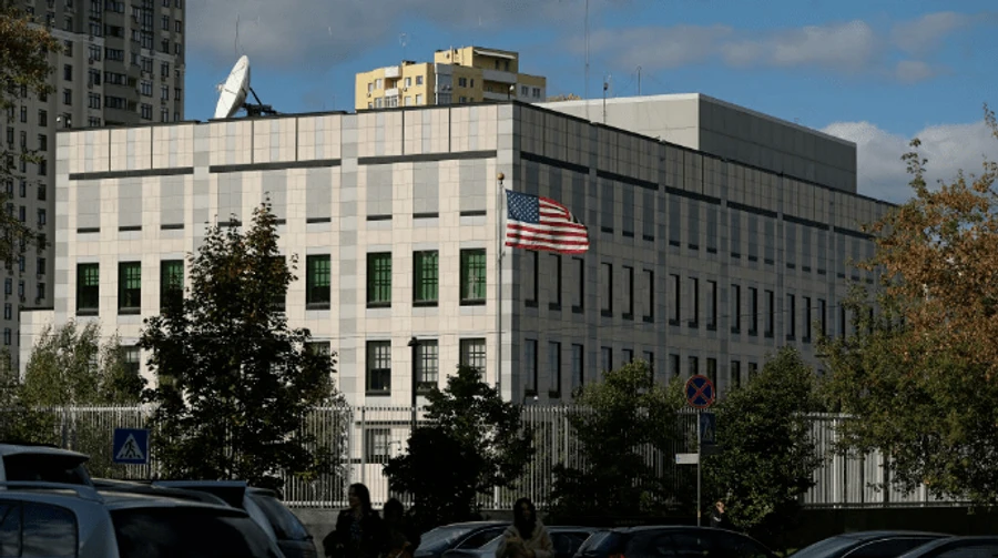 Bloomberg: США вывозят дипломатов из Украины в Польшу