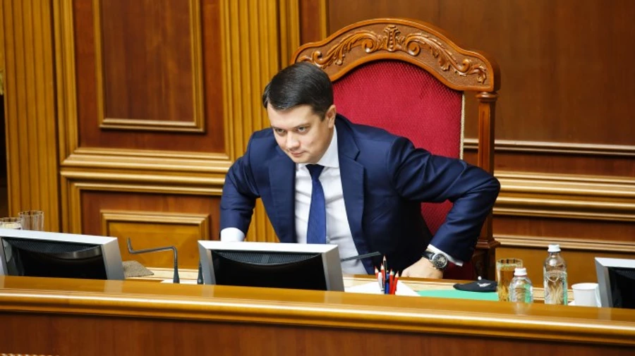 Разумков победил бы Зеленского во втором туре – опрос