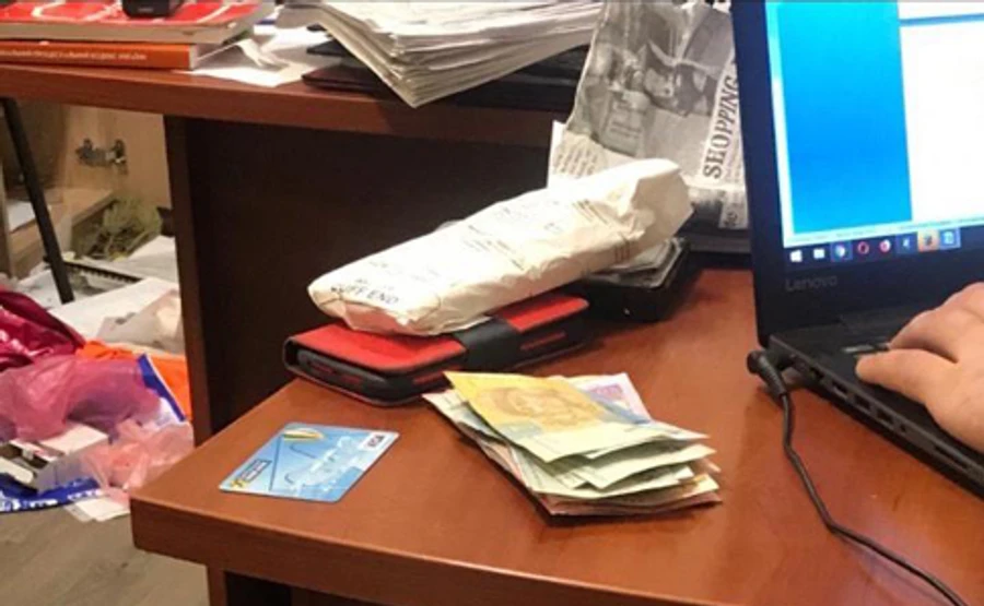 Чиновницю Миколаївської міськради затримали на хабарі