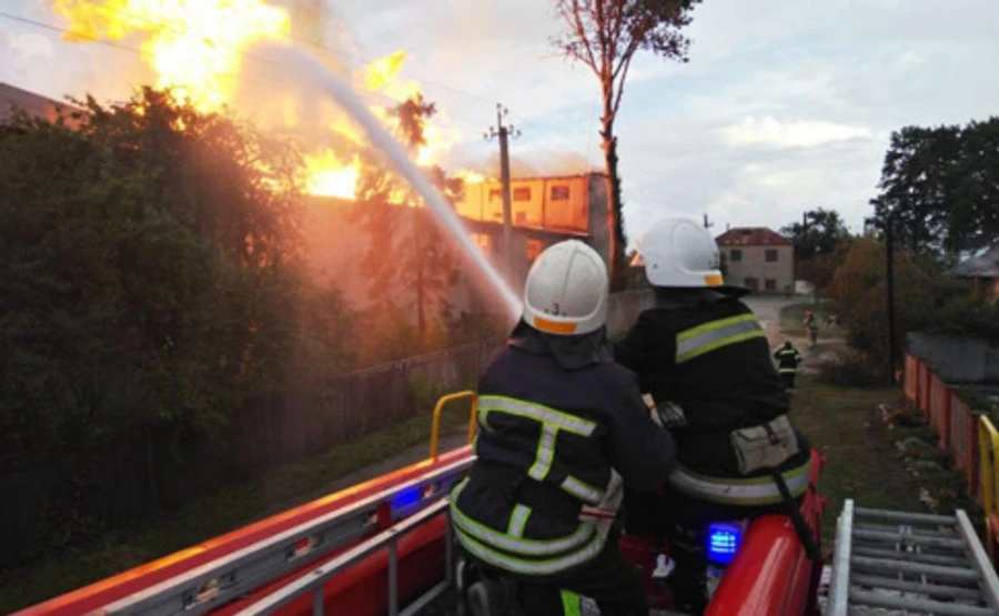 Вибух на спиртзаводі на Тернопільщині: ДСНС евакуювала 350 людей