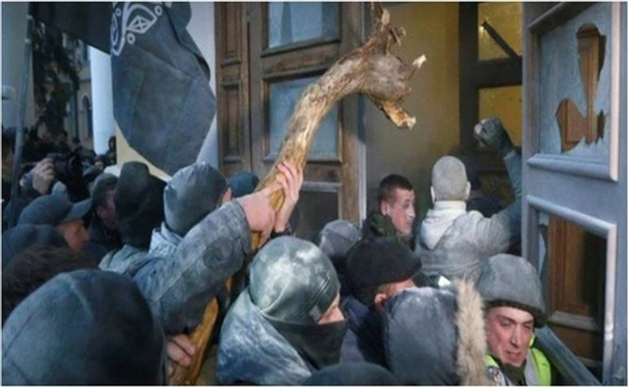 Нацгвардия: под Октябрським пострадали 60 бойцов НГУ