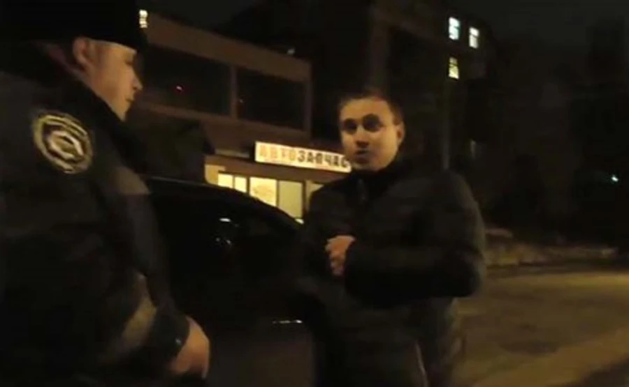 Суд закрыл дело против пьяного судьи, угрожавшего гаишникам пистолетом