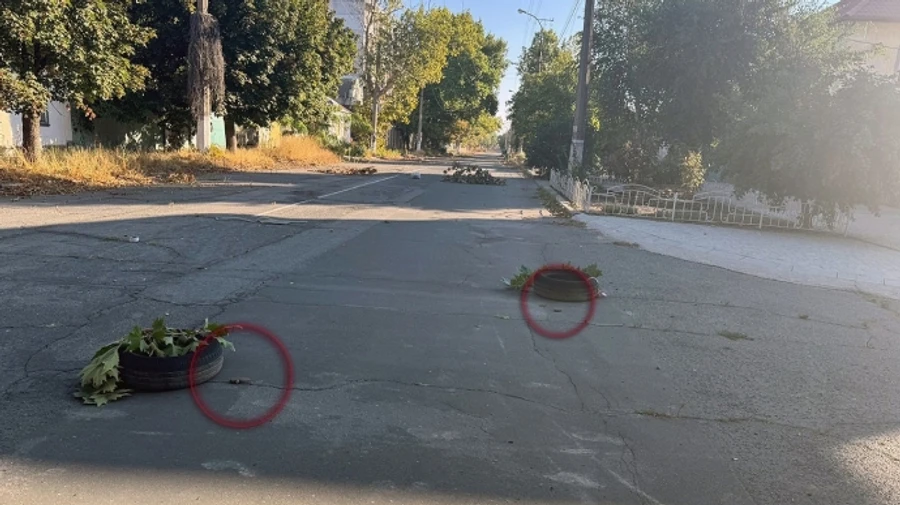 Russians drop lots of anti-personnel mines remotely in Kherson – photos