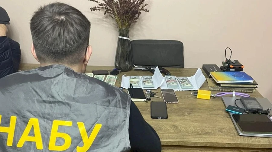Хабар $3,5 млн за закриття справи НАБУ: викрито прокурора ОГП та адвокатів