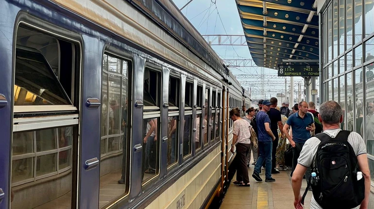 У пікові години свят інтервал електрички між Дарницею та Видубичами становитиме 15 хвилин