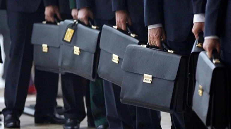 Мінфін розповів, які зарплати отримують українські держслужбовці