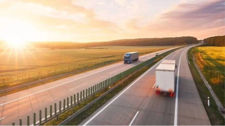 Трудові договори водіїв вантажівок перевірятимуть автоматично