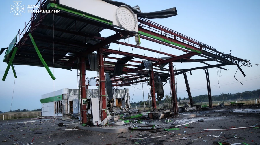 Drones russos atingiram dois postos de gasolina e bombeiros no Oblast de Poltava – fotos