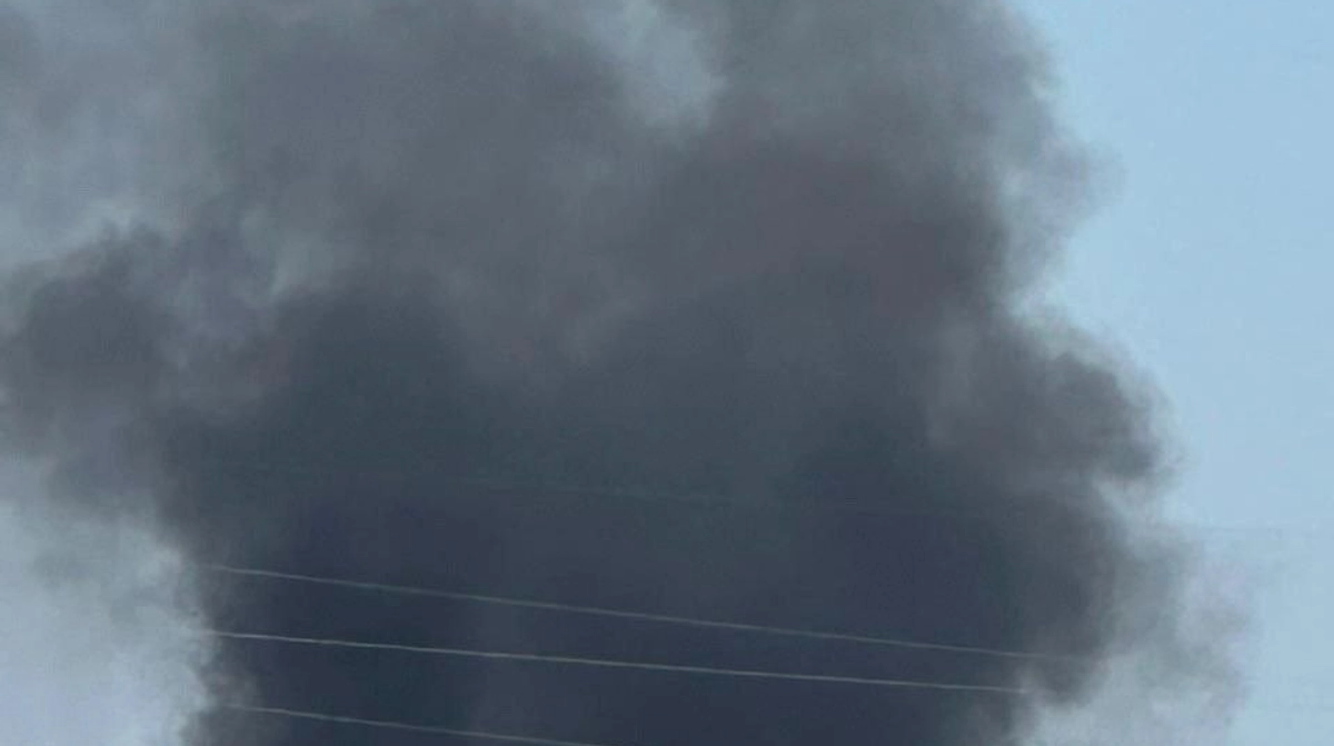 Russen greifen Dnipro an: Lebensmittellager geraten in Brand