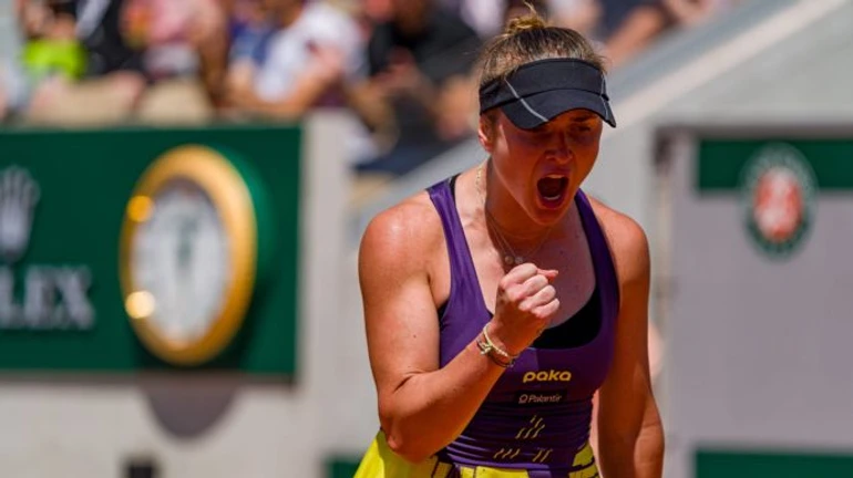 Ukrainian tennis player defeats Russian counterpart and advances to French Open quarterfinals