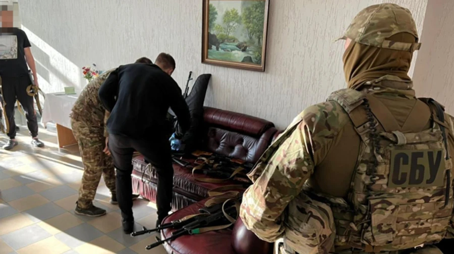 Контрабандисти обходили санкції через митницю, чотирьох хочуть позбавити громадянства - СБУ