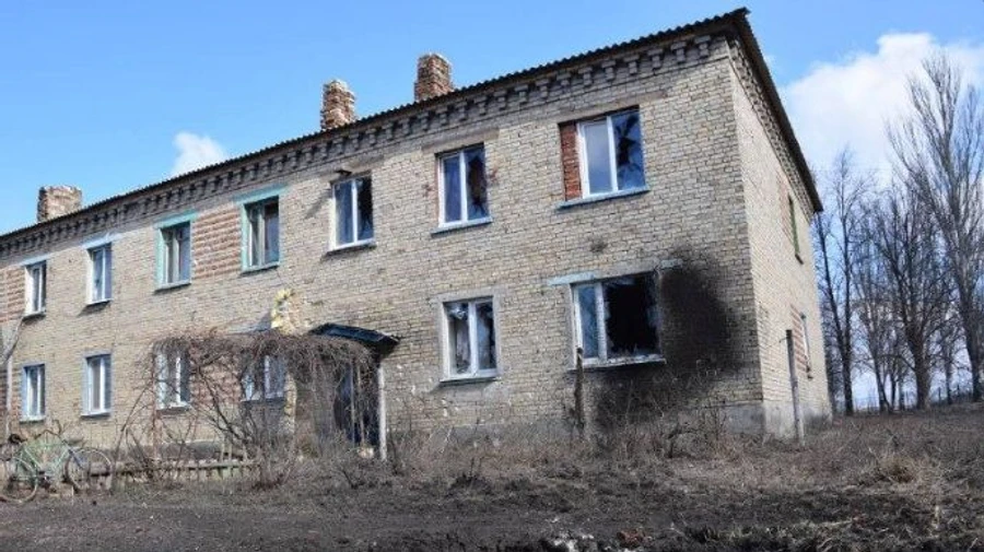 На Донеччині окупанти обстріляли дитсадок і будинки, поранено жінку