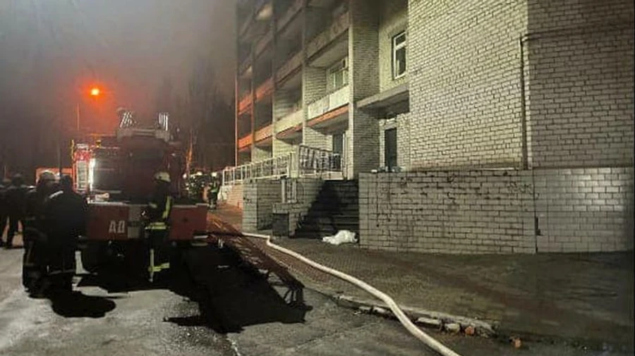 Слідство шукає колишнього головного лікаря інфекційної лікарні, де в пожежі загинули 4 людини