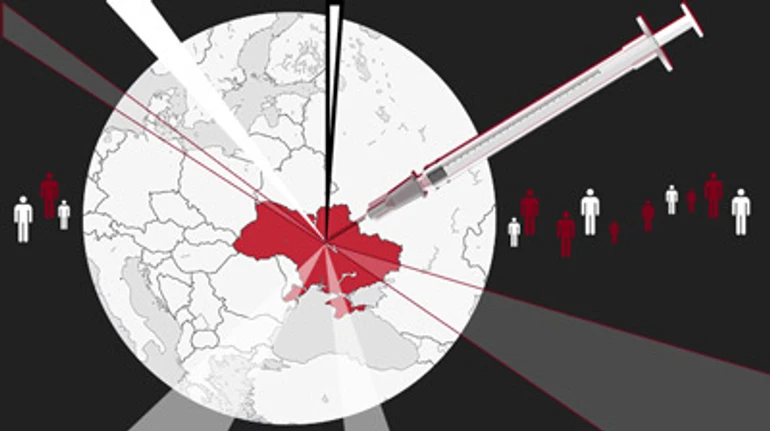 Три місяці щеплень позаду. Чи стає Україна ближчою до колективного імунітету від коронавірусу?