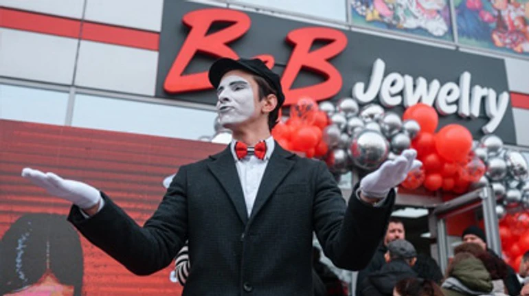 Дехто вкладав в них по $300 000. Чому скандальна B2B Jewelry досі працює, а організатори на волі